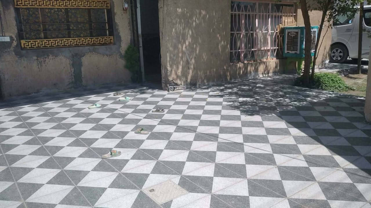 بيت للبيع  مساحته 280 متىر طابقين 3 غرف صالتين نساء ورجال مطبخ حار وبارد  في حي الاكرمين الاولى مقابيل مسجد الشاكر خلف مجمع الامين الطبي بفرع صيدلية الطف يبعد عن شارع المهندسين تقريبا 100 متر خلفه مدارس اعداديه وابتدائيه ترميم داخلي جديد  يطل ع ساحه  
 السعر ٢٠٠ وبي مجال
لاستفسار الاتصال على ***********
***********
او مراجعة مكتب شهاب العبادي للعقار 
الواقع ابي غرق حي الجواد قرب جامع المتقين
