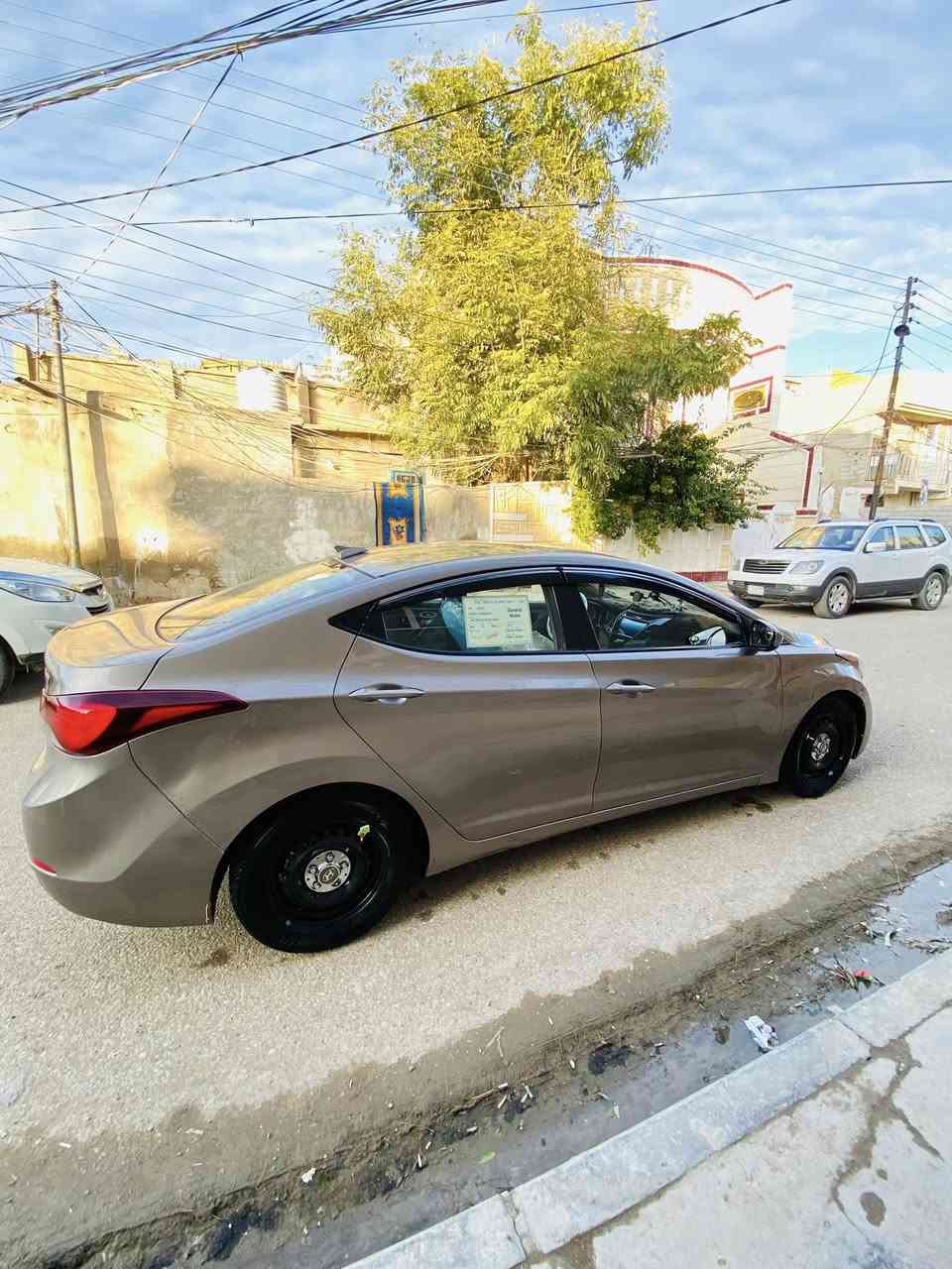 السلام عليكم
النترا 2016 (امريكي ) 

رقم شمالي هزه جديده 

كير مكينه كفاله 

ضرر فقط قطعه بدون ايرباكً

شاشة كامرة 

لايت عدسه زنون عالي ناصي 

تحكم ستيرن جهتين 

السياره جاهزه من كلشي 

سونار مرفق بلمنشور 

مكان سياره ديالى 

السعر 115 وبيا مجال 

***********
