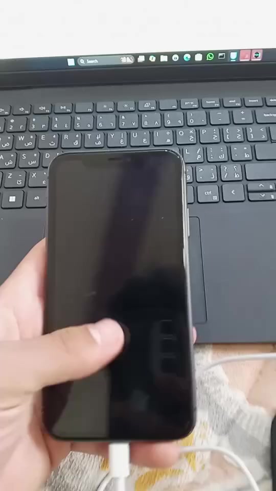 السلام عليكم      ايفون 11 عادي بطاريه بلاديه 81 ذاكره 128 مبدل شاشه تفصيخ وضهر وبصمه الوجه لازم عل الحاسبه ب10 الف تصير ومن بدلتله صارت خنه بل السماعات المصلح كال بس ينفتح يرهمن عدل ما بيهن شي لان بلادي   وموضح بعض التفاصيل بل الفيديو . 

ايفون 5 ذاكره 16 موضح بل الصور بطاريه ما تطلع وشغال السيمكارت وتكدر تخلي بي ايكلاود 

السعر ثنينهن 200 الف وبيهن مجال الشراي يراسلني واتساب او يتصل عل الرقم ***********
