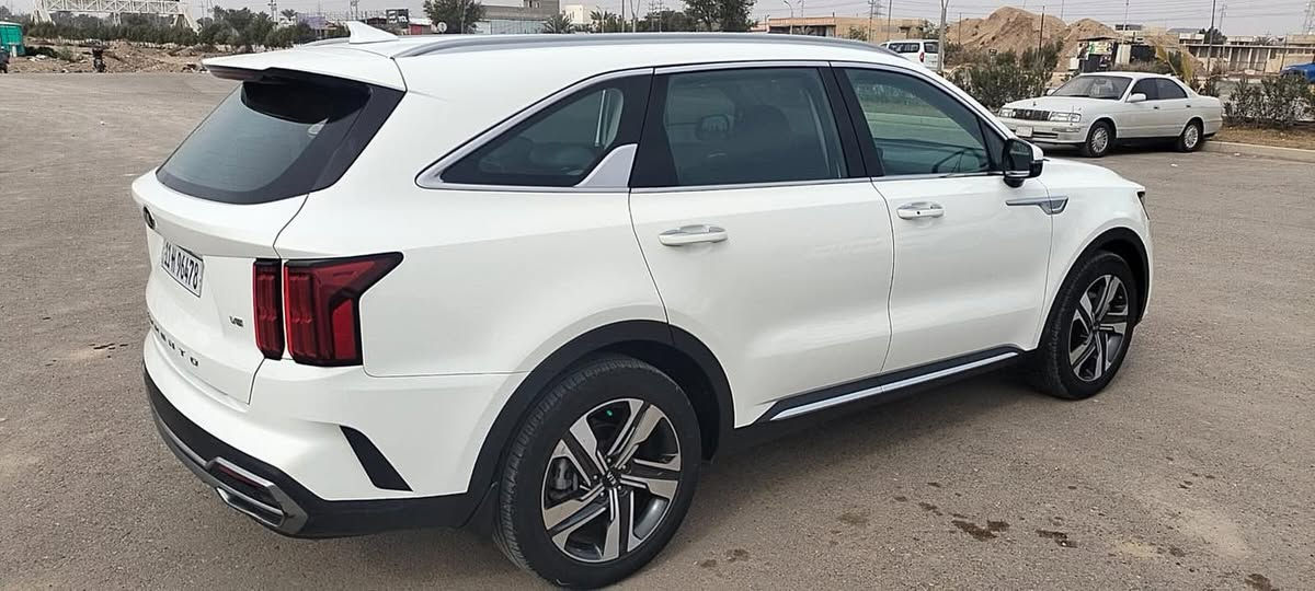 كيا سورنتو 2021 خليجية
سيارة مكفولة من الصبغ سيارة جديدة جدا استعمال شخصي على ايد الي مستوردها ، هزة وسنوية قبل يومين مجددينها ،السيارة باسمي ، ورقمها بغداد 
 فول مواصفات عدا البانوراما 
محرك 6سلندر 
كشنات جلد شركة كهربائيات شاشة كبيرة 
جنطة كهربائية وتشغيل عن بعد 
ماشية قليل حاليا 58
الف فقط حقيقي 
شحن لاسلكي 
والعديد من المواصفات الاخرى 
بيها بارد مقدار شبر اسفل باب الخلفي .
مكان السيارة حاليا واسط الكوت مركز المدينة 
سياره نظيفه  جدا 
للاستفسار اكثر الاتصال على الرقم
***********
