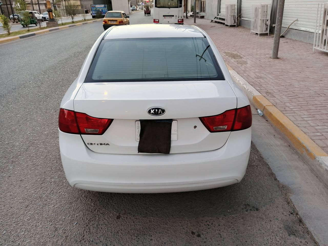 السلام عليكم
سياره للبيع نوع اوبتيما موديل 2009 خليجي نص فؤؤؤل 
صبغ عام صبغ عام بدون دواخل شواصي لغود كير مكينه كفاله أربعة استندر 2400تبريد ثلج حداديه تخم تاير كوله جديد العنوان كربلاء السعر 88وبيه مجال بصيط حك الجيه انتصال فقط ***********
