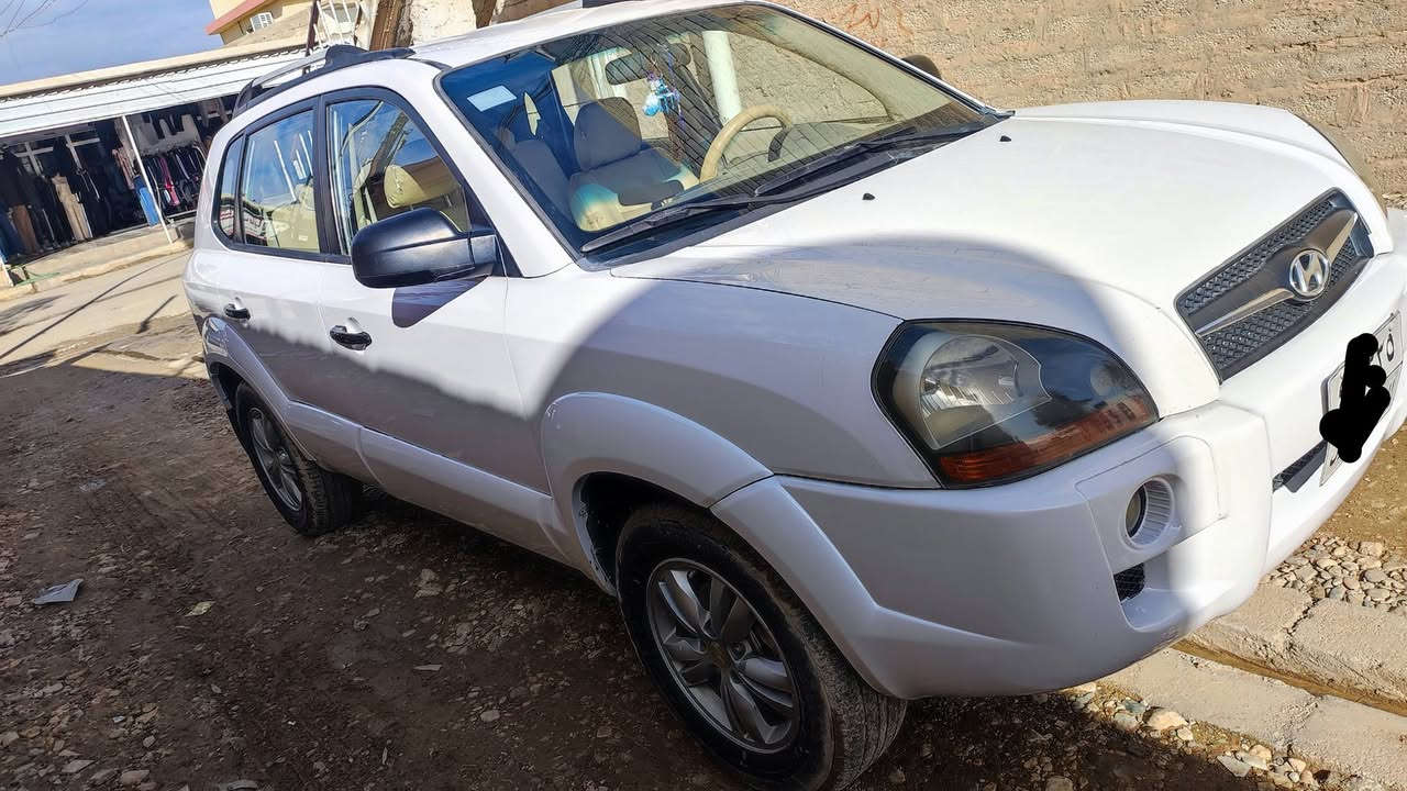 السلام عليكم
توسان موديل 2010 خليجي  سياره جاهزه  تحلوين متصرف دينار اب شرط

تخم  صدر أمامي خلفي جديد تبريد شغال تدفئه شغاله 

سياره ماشيه308 الف

4ويل كب  داخل بيجي 

مكينه 2000  كير ومكينه خير من الله 
مكينه مفتوح
السعر125$  بي مجال

العنوان موصل سنجار  📍

الاستفسار  0750565020
الاستفسار ***********
