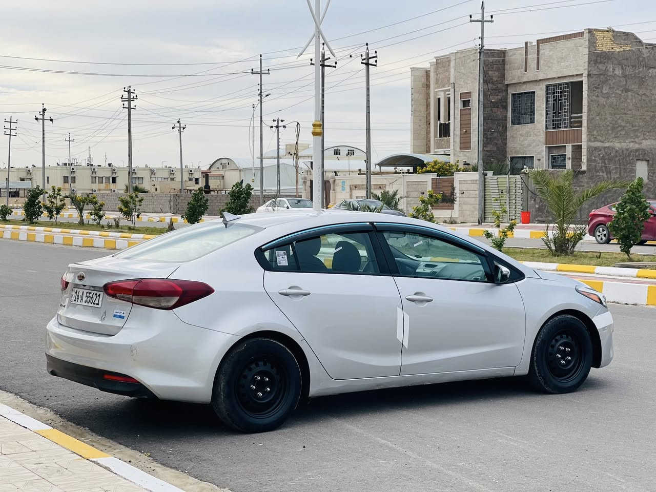 سلام عليكم فورتي 2017حره تحويل ثاني يوم وارد مريكي صور الحادث بلمنشور كفاله ضربه وصبغ وتبديل ماعده جاملغ امبدل اصلي مواصفات سياره كامره دوار تحكم سترين مكينه 2000 دوش جاهز الخير مكينه كير تبريد حداده مكان سياره الناصريه 
السعر 113 وبيها مجال
الرقم ***********
