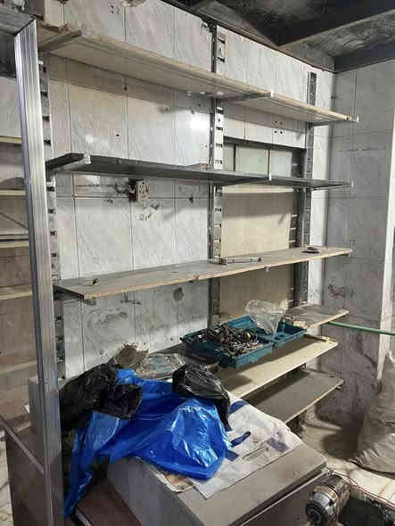 سلام عليكم من رخصة الآدمن غراض محل للبيع مجمدات  ع الشغل تجي تفحصهم شغالات عدد 2ورفوف متحرك وثابت ومدرجات عدد 2 وقفص حديد واستنادت عدد 4  مثل ما موضح بالصور السعر كلهم ب500ألف للأستفسار خاص او ***********مكاني بغداد الشعب
