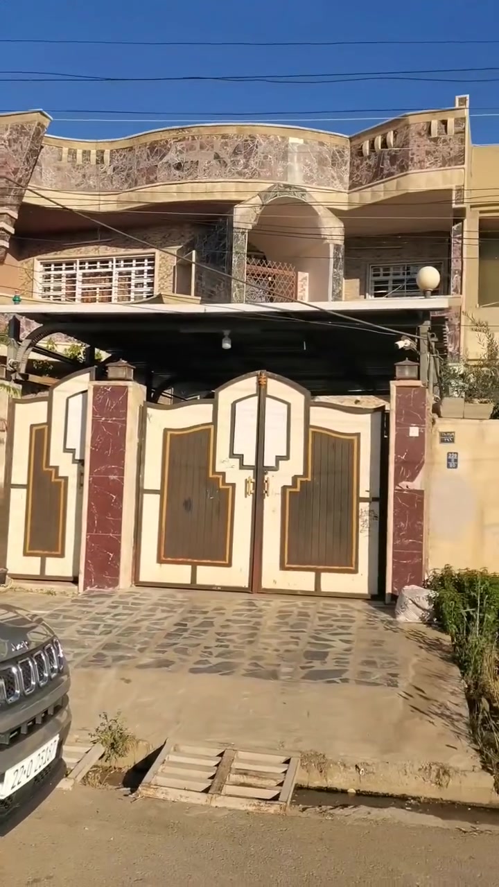 🏠 دار للبيع – موقع مميز
📐 المساحة: 306 م²
📏 الواجهة: 10.5 م
🏗 سنة البناء: 2014
🛏 مواصفات الدار:
أربع غرف نوم
صحيات (فوق وجوا)
هولين واسعين
استقبال
كَراج سيارة
حديقة
سطح ناصي  وعالي
📍 الموقع:
على سايدين – الحولي منطقة كندي الأولى
🏦 يصلح للسكن أو استثمار
📌 للاستفسار مراجعه مكتب قمة البنيان موصل  حي الصديق شارع عشرين مقابل جباية كار سابقا

☎️*********** 
☎️***********
