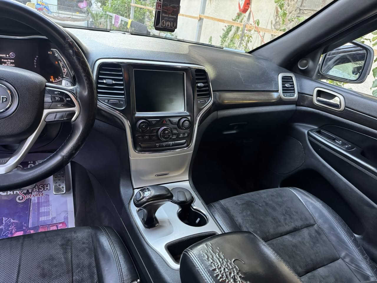 � للبيع – جيب لاريدو بلاك توب 2015
Jeep Grand Cherokee Laredo

الموديل: 2015
اللون: أسود
الممشى: 86 ألف ميل
المحرك: 6 سلندر 3.7 لتر
ناقل الحركة: أوتوماتيك

🌎 وارد أمريكي – تم تصليحه في الأردن

✨ المواصفات:

 • فئة بلاك توب (جنوط ولمسات سوداء)
 • فتحة سقف سلايد
 • شاشة + بلوتوث
 • كاميرا خلفية
 • مثبت سرعة
 • تحكم بالمقود
 • مكيف ممتاز
 • سيارة مريحة جداً واستخدام يومي

🛠 بكل شفافية:

 • السيارة مصبوغة حزام لأغراض تجميلية
 • القمريّة والصندوق وكالة
 • حادث سابق في الباب الخلفي جهة الراكب
 • صور الحادث مرفقة ضمن الصور
 • التصليح تم في الأردن

💰 السعر: 20,000$ قابل للتفاوض بالمعقول
📍 الموقع: بغداد / الرصافة
📞 التواصل: ***********

السيارة بحالة جيدة وتعمل بشكل ممتاز
الجاد يتواصل فقط🙏
