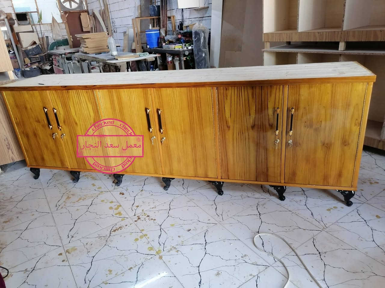 عمل اليوم:  بوفيات بتفصال خاص حسب الطلب.
كل خط بيه دقة، وكل تفصيلة معمولة حتى تجمع بين الأناقة والعملية.
شغل يبقى محافظ على جماله وجودته مع مرور الوقت. ✨🪵
🔨 معمل سعد النجار – تفصال حسب الطلب وبجودة تليق ببيتك.
📞 ***********
📍 كركوك، نهاية شركة الطارق
#معمل_سعد_النجار #بوفيات #تفصال_حسب_الطلب #نجارة_حديثة #ديكور_منزلي
