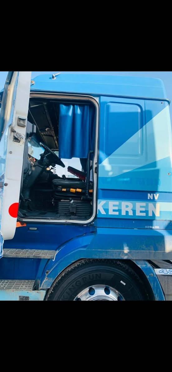 سكانيا 1996
طخم تاير جديد
عربانه مزوج طوناج 47
محرك 143 صفر 8 ستندر
شاصي 10 بدون باج
جناب 80 فافون
سياره جديده وجاهزه 
حصه كاز 
مكان سياره موصل
***********
