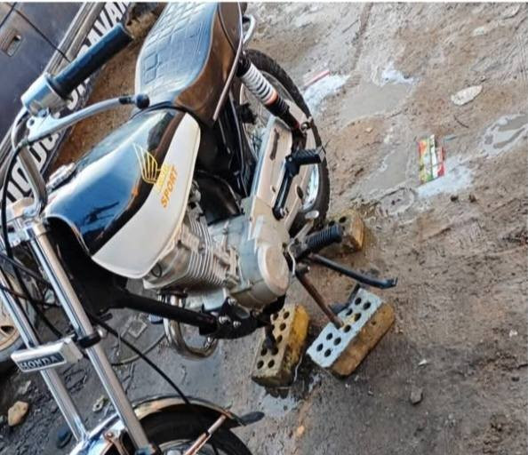 Q
السلام علیکم اربعه کیر اصولی اوراق سکنر تعمیر جدید تجي وشوف احله من صوره فقط شاصي ومکینه 2018 دراجه فول مستعجل عله بيعتها سعر475وبيها مجال حك جيه متواجد فيس وهاذ رقمي *********** وشرای بی خیر ويدلل
