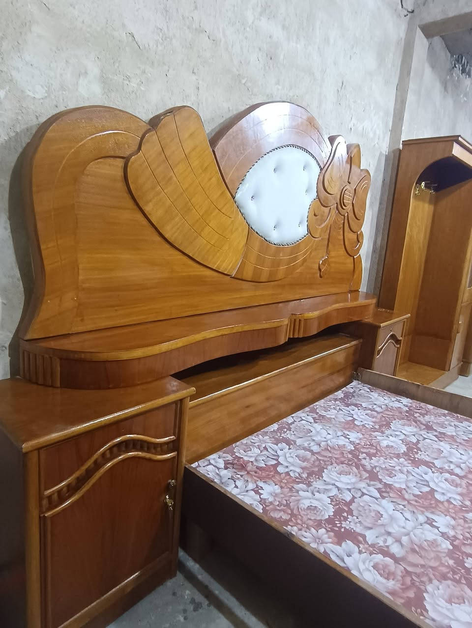 غرفه تسكام شغل ثقيل السعر 550مكانها حله شارع 80الشراي يتصل ***********
