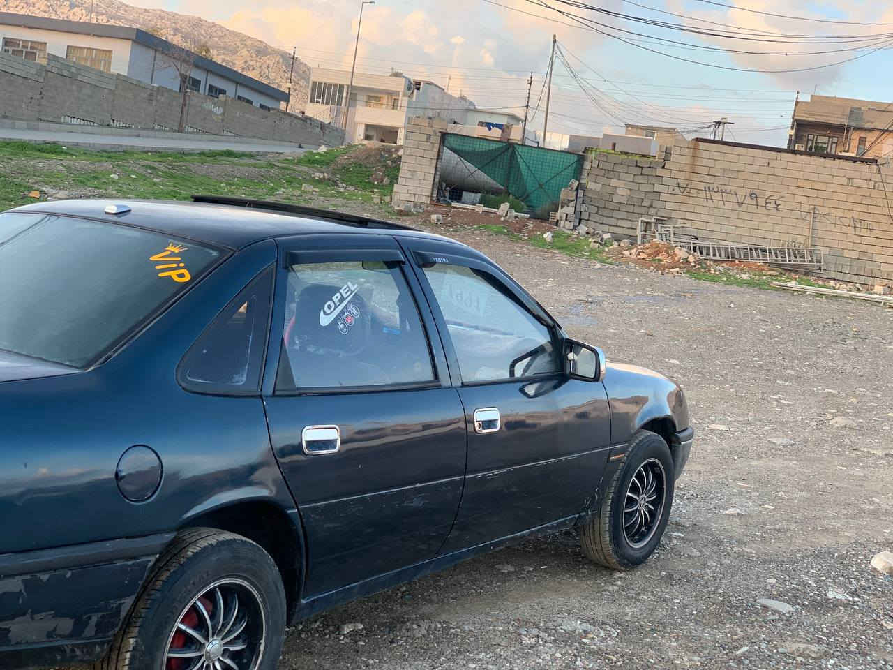 بەناوی خوا بۆ فرۆشتن پارەی علوجێ ١٥وەرەقە ئۆپڵ  مۆدیل .٩١مەکینە ١٦  سەنەویە بەشەرتی ئەولیاتو  حاسیبە گێڕۆ مەکینەو  تەقەو  ڕەقەی  بەشەرت  بەنزین هەرناخوا  کارەبای کامل مەزبوت یەک چرکەی  تیا نیە ماڵ دۆستە مشتەری تەلەفۆن بکە شوێن تەکێ نزیک بازیان 
***********
ڤایبەرو وەتساپی لەسەرە شمشمل, السليمانية
