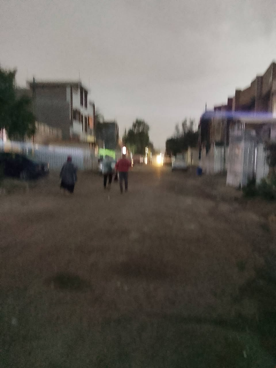 السلام عليكم يتوفر لدا مكتبنا مشتملات للبيع المساحه 55م طابقين بناءً حديث يحتوي على ثلاث غرف نوم واستقبال وحولي كبير وخدمات فوك وخدمات جوه وكراج صغير موقع المشتمل الشعب قرب سوق شلال قرب بلشارع العريض عرض الشارع 25متر ورصيف 5امتار قرب كهوه النصر الاستفسار مكتب الشعب للعقار ***********
