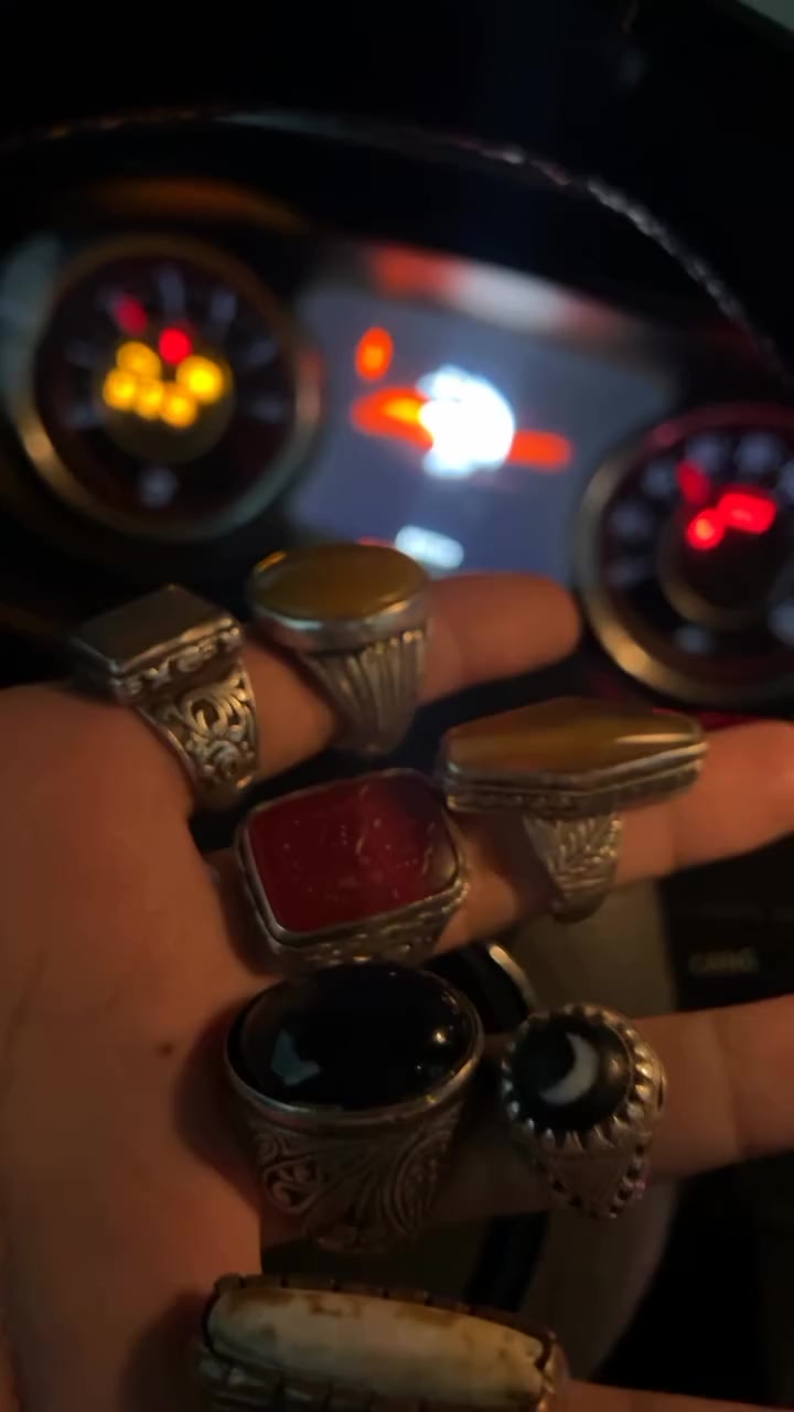 ٧  قطع    مقتنيات شخصية    كلها خامات نادرة و صياغات قديمة فضة  وثقيله    قيم  بالي   يرضى الله      وبالعافية   علي  ايصيدهن


**إذا كنت صاحب هذا الإعلان وتريد حذفه لأي سبب، رجاءا أرسل رسالة إلى الدعم الفني**