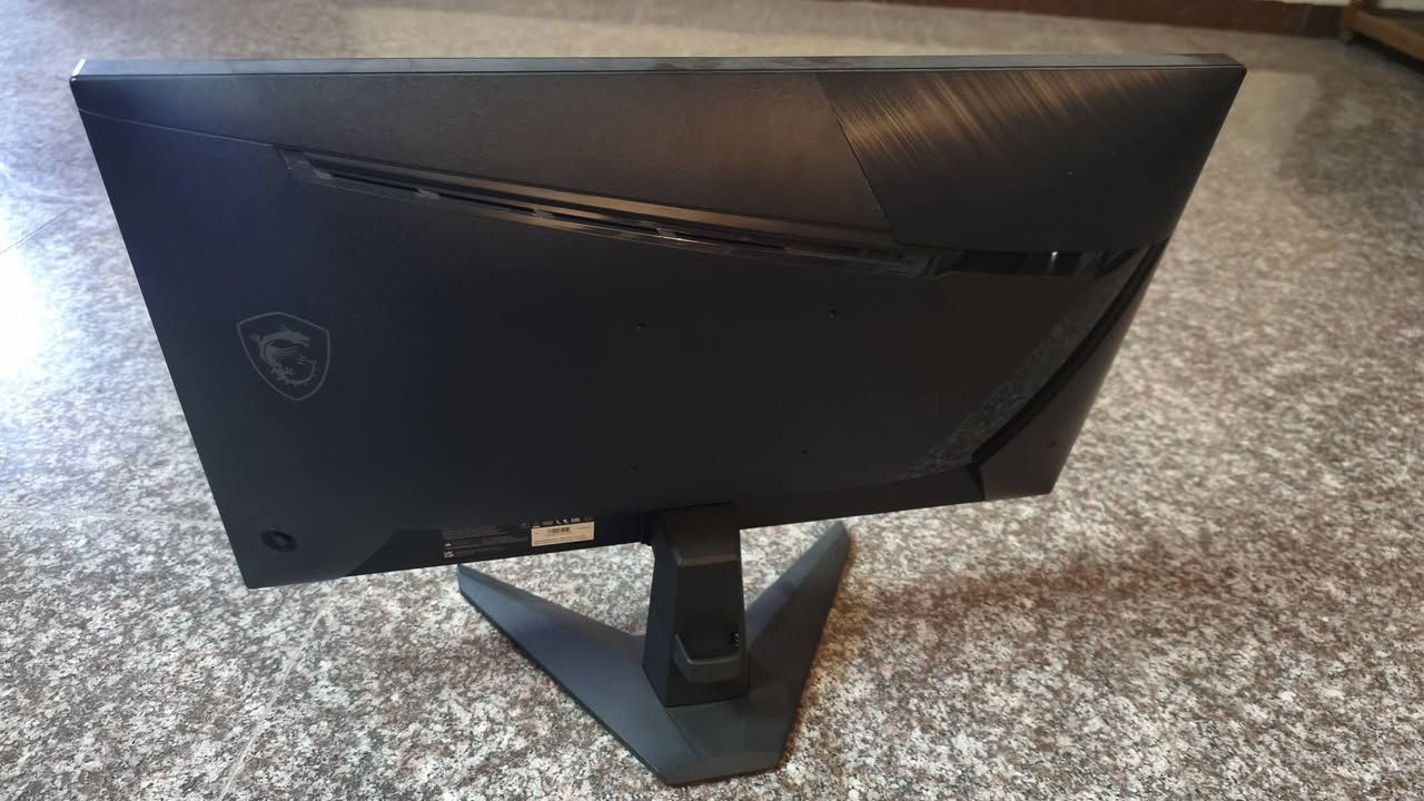 السلام عليكم
شاشة msi G255F  IPS
الدقة  1080×1920 Full HD
180 HZ
الحجم 25
شاشة مابيها اي ضرر 
سعر 135 
تواصل *********** واتساب
