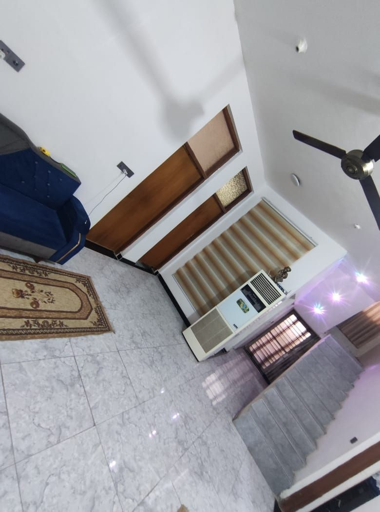 بيت #مصفر 200 متر
الخاجيه شارع افران العراق ركن ع ساحه شارع 15 كدامه حديقه
طابق واحد كامل غرفتين وهول واستقبال ومطبخ وصحيات وبيتونه
بناء درجى اولى
نقص ستاره فقط

بيع للمراوس
***********
