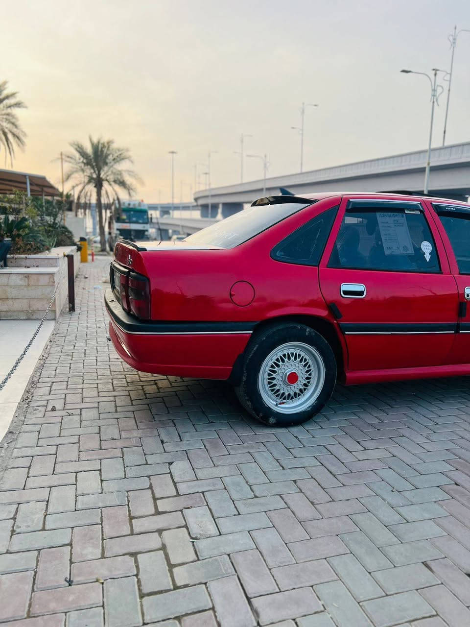 السلام عليكم للبيع اوبل فكتره موديل  91  رقم سليمانيه دولي  لل 29 بسمي تحويل ثاني يوم جديده لاخياس والا ضربه محرك كير شرط السياره حيل جديده تخم تاير جديد صدر جديد طبه بطانين صاج بل جيس داخلها حيل جديد  مكان السياره تكريت
السعر 48 وبيها مجال 
للستفسار لاتصال ***********
