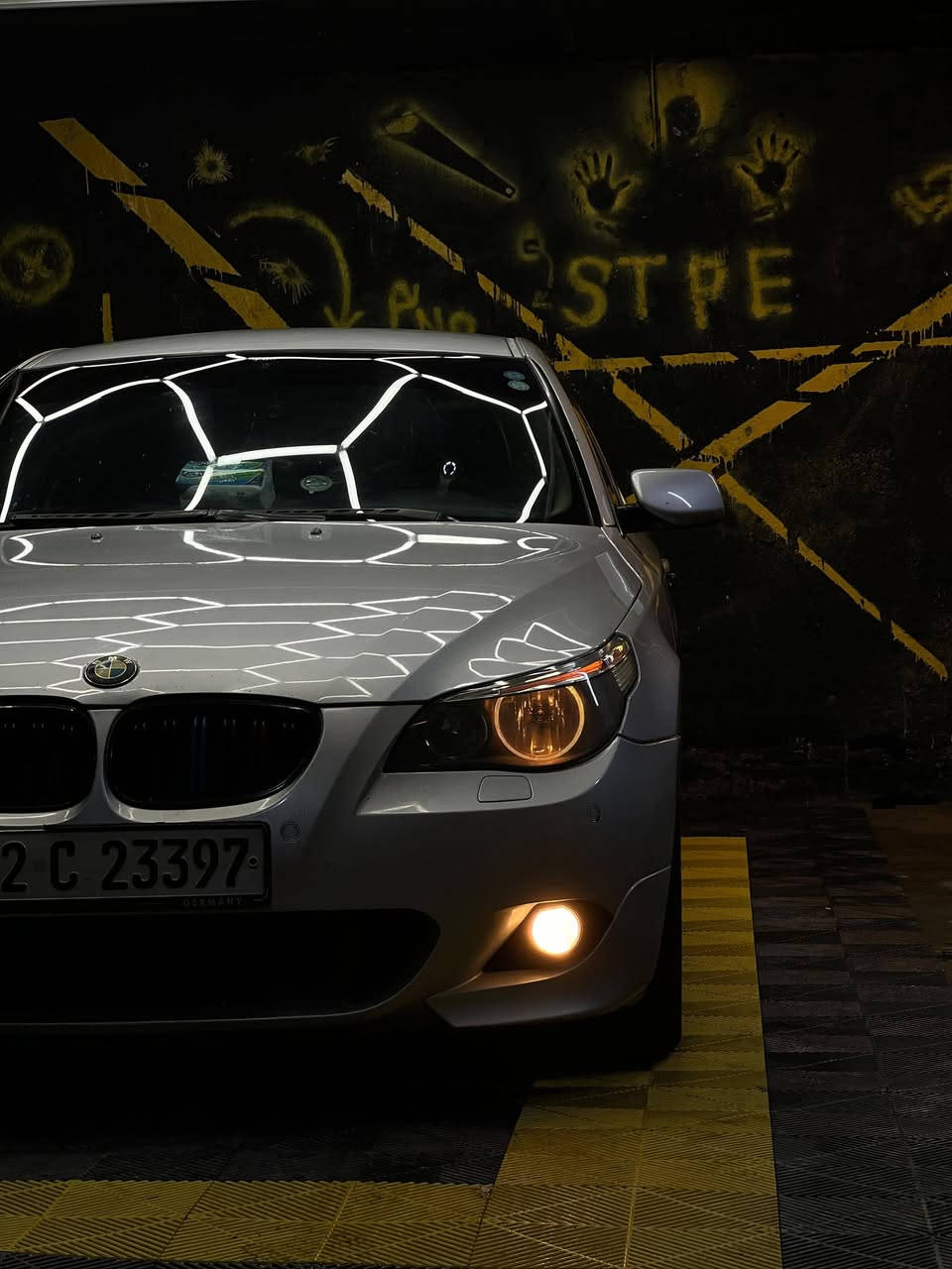 السلام عليكم
للبيع BMWميماتي 
موديل 2003
حجم 530
حداديه جديده 
كير مكينه مكفولات 
تخم تاير 
باتري جديد 
دبل كزوز 
دعاميات M
غرفه Mعدا الدركه 
حساسات 
تبريد ثلج 
السياره مابيها نقص 
مكانها نجف  سعرها ١١٢  وبيها مجال كلش قليل   لاستفسار ***********
