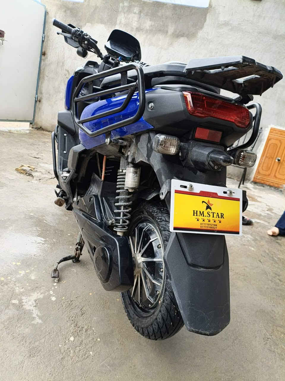 دراجه اباتشي شحن للبيع
6 بطاريات دبل 
بيها دبل اشاره 
4 نمر 
سرعتها 120 
بيها نقوصات بسيطة اليده مال سكليتر مصلحها واليده الثانيه عطلانه يرادلها تبديل وبيها الكشن مكسور من الجهه مال القاعده وبيها نقوصات بسيطة بس الدراجه كاعده وخير من الله كل نقوصاتها تلكاهن بصدريه بفلس ونص 
وسعرها 750 وبيها مجال  
***********
