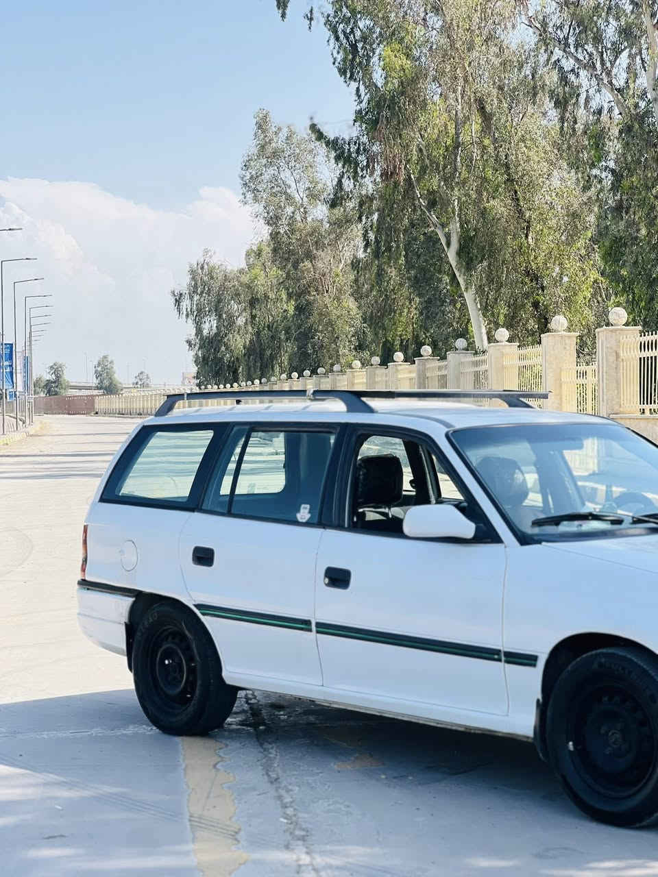 🚗 للبيع: أوبل أسترا ستيشن موديل 1993  

✔️ السنوية: 2027  
• جامات كهرباء  
• كير عادي  
• مسجل + سماعات  
• طخم جديد  
• إطارات جديدة    
• سيارة نظيفة وجاهزة للاستخدام  

📞 للتواصل: ***********

