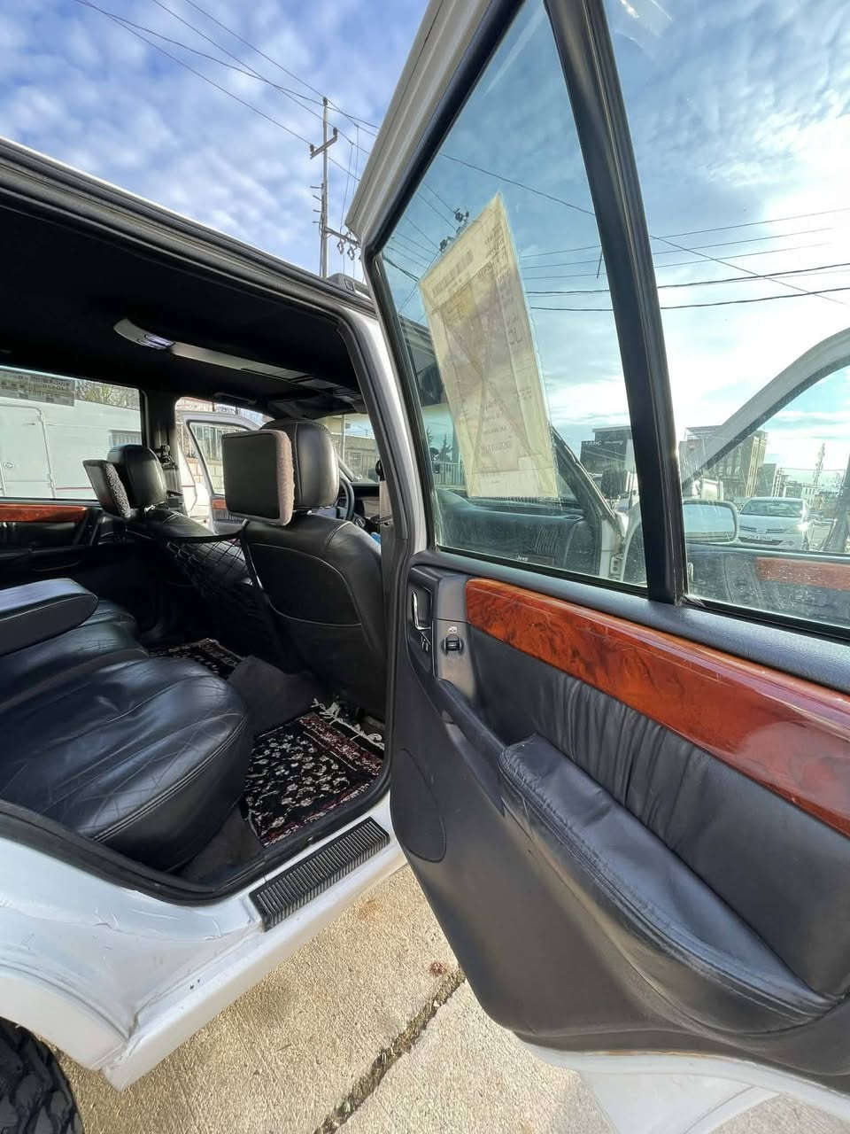 جيب كراند
موديل 96 
محرك V8 فول مواصفات 
سياره احله من صوره
سعر 82 بيهه مجال 
بدون نقص مكان سليماني 
***********
***********
