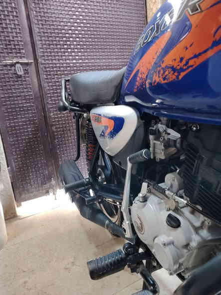 السلام عليكم دراجه بوكسر مرقمه وبيه لوحه نكليزي موديل 2023بل سنويه وهيه الدراجه نزله با 2024 وعشرين الدراجه شوفت عينك مليونين وربعميه وبيه مجال مكاني الشعب ***********
