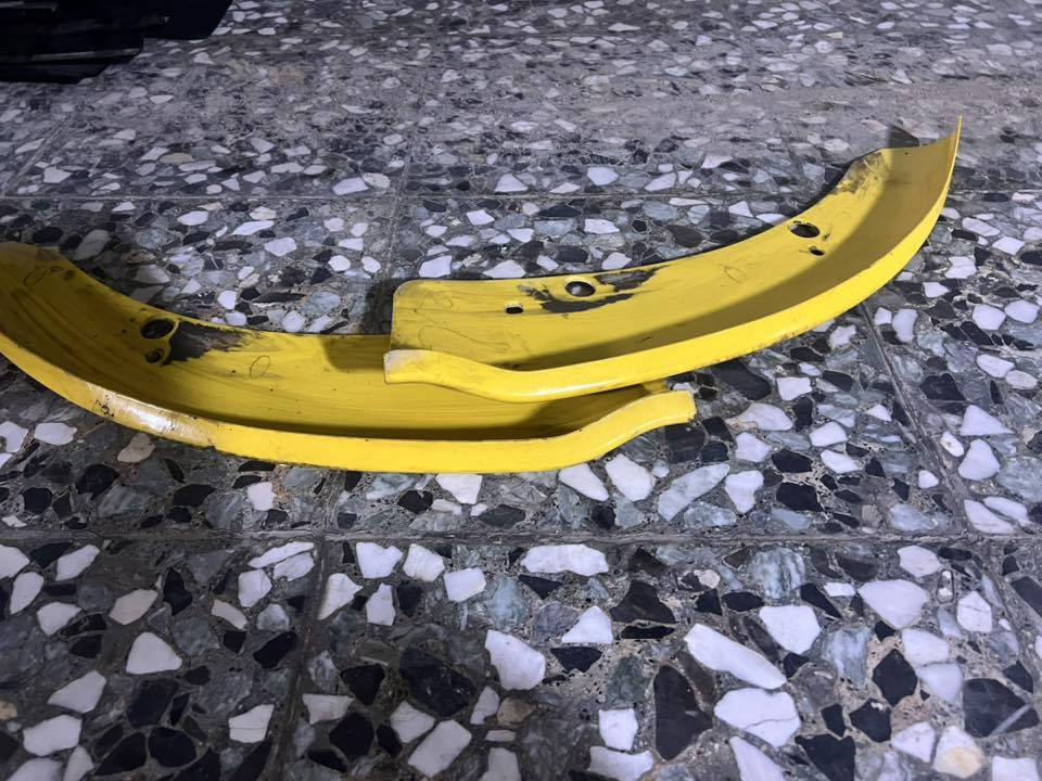 يا الله للبيع 
بردات جارجر تعتيم 80‎%‎ اربع بوب
بِ25 الف

كفر لايت خلفي اسود كامل جديد ب30

لحية زعانف دعاميه امامي صفر ب20
بغداد / ***********
