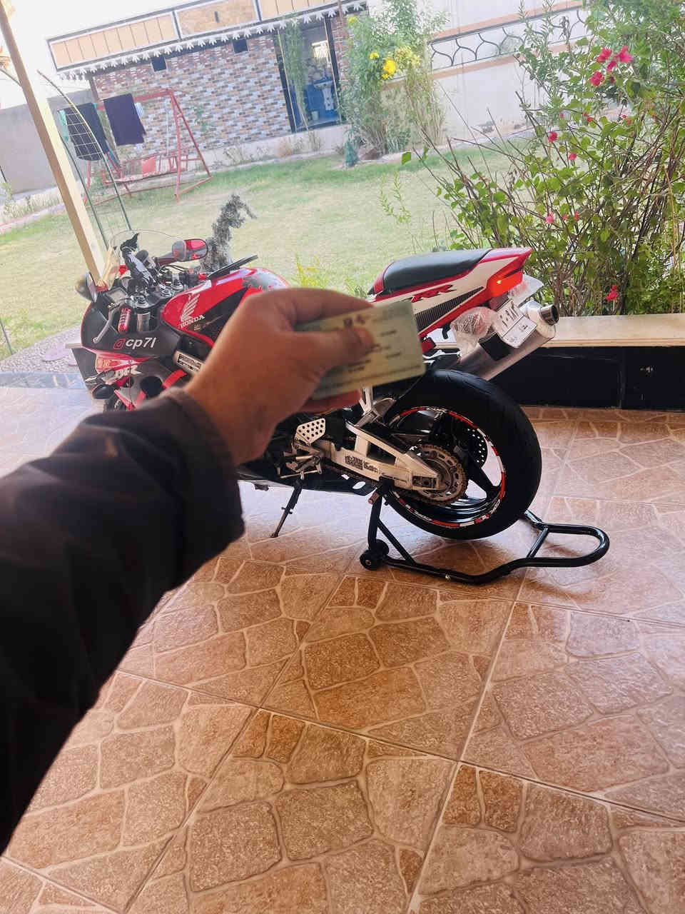 لسلام عليكم للبيع RR929 رقم بغداد سنوية ل27مداور ثاني يوم دراجه ع وضع البلاد كزوز بلادي مال شركة لايت زينون عالي ناصي سعرة 150الف شلعة ومعدل تشك الكاع زوج تايرات صار شهر من شادهن دهن كله موتل (مسويلها ادامه كامله نوزلات +بلكات +فيت بم)محرك كفالة  كير كفالة كهربائيات علا وضع البلاد كلها شغالة 
السعر 29وبيها مجال 
هـ***********
العنوان ديالى سراجق 
تحياتي ♥️
