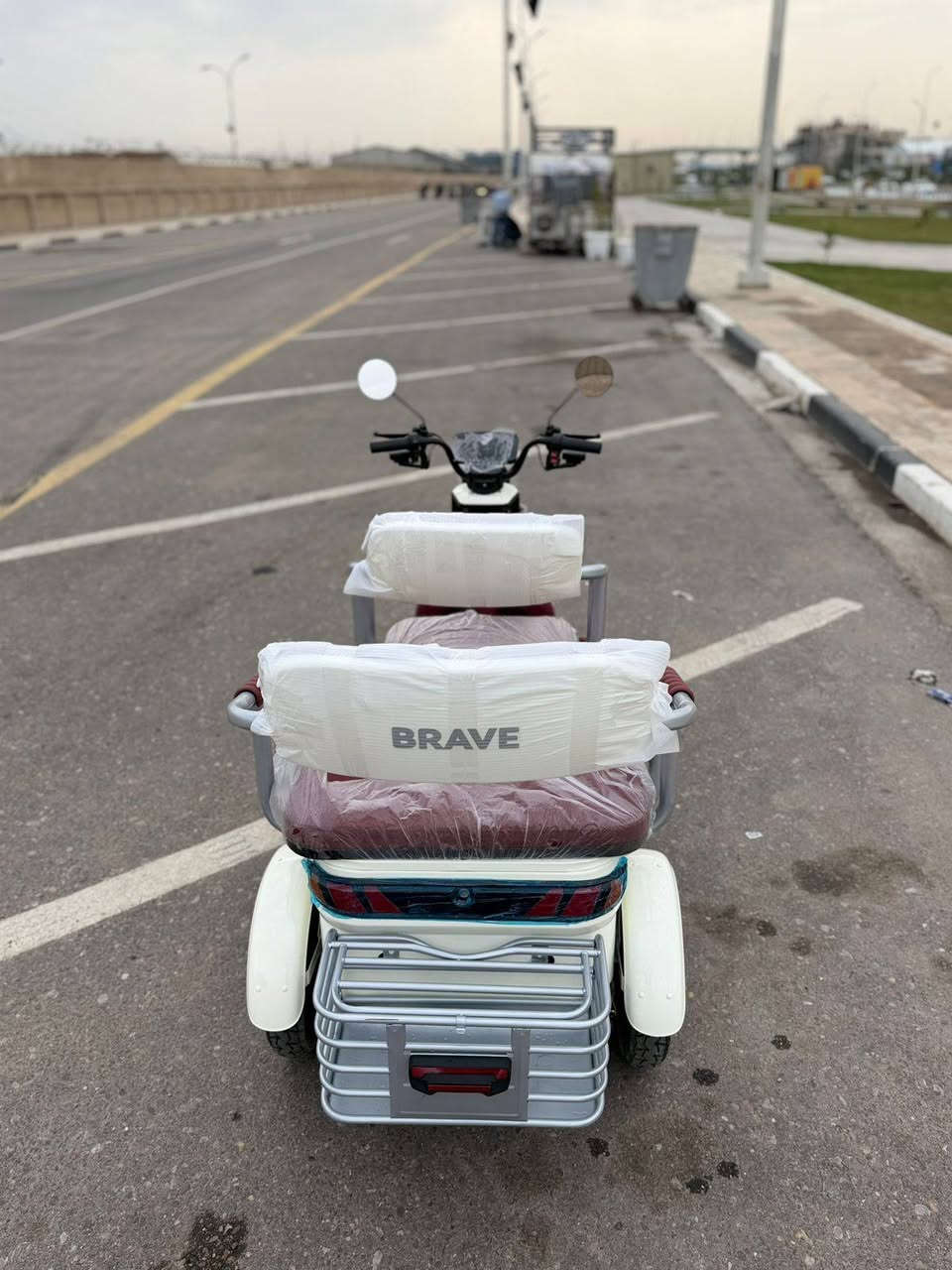 دراجة شحن ٣ عجلات تصلح لكبار السن او ذوي الهمم سهله السياقه بطاريات عدد ٥ سعه الامبير ٣٢ اقتصاديه جداً بالشحن الشحنه الوحدة تمشي اكثر من ٨٠ كيلو الدراجة زيرو 0 مما شية وصلها موجود بالنشر قبل يومين ماخذيها من الوكيل السعر مذكور بالوصل الدراجة مكفوله حتى من الزلغ السعر المطلوب ٨٥٠ الف العنوان بصرة العاليه اتصال *********** البصرة, العراق
