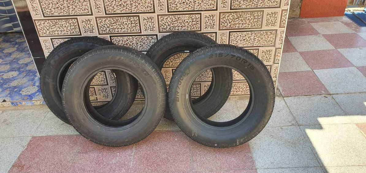 السلام عليكم 
تخم تاير نضيف 95%   كلش نضيف 
زوج منه نكسل الكوري الاصيل 
وزوج الثاني صيني درجه اولى 
إنتاج  2025
الحجم 16
البيع مكاني العماره 
***********
