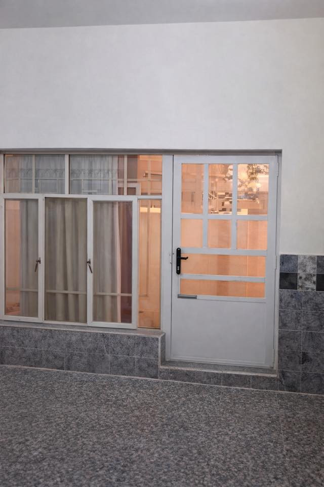 فرصة استثمارية مميزة – دار للبيع في شهداء السيدية
دار بمساحة 110 م2 واجهة 5 ونص متر و نزال 20 متر مصمّم بأسلوب استثماري، وارد شهري ( 1,200,000 ) متكون من شقتين مستقلتين بالكامل ، كل شقة تحتوي على صاله وغرفة نوم و مطبخ و صحيات
الطابق الثالث يحتوي على غرفة و مخزن 
 قريب من الخط السريع وخلف معهد عشتار الطبي مباشرة 

التواصل مع صاحب الدار 

‭٠٧٧٢ ٤٠٢ ٠٢٠٠‬
