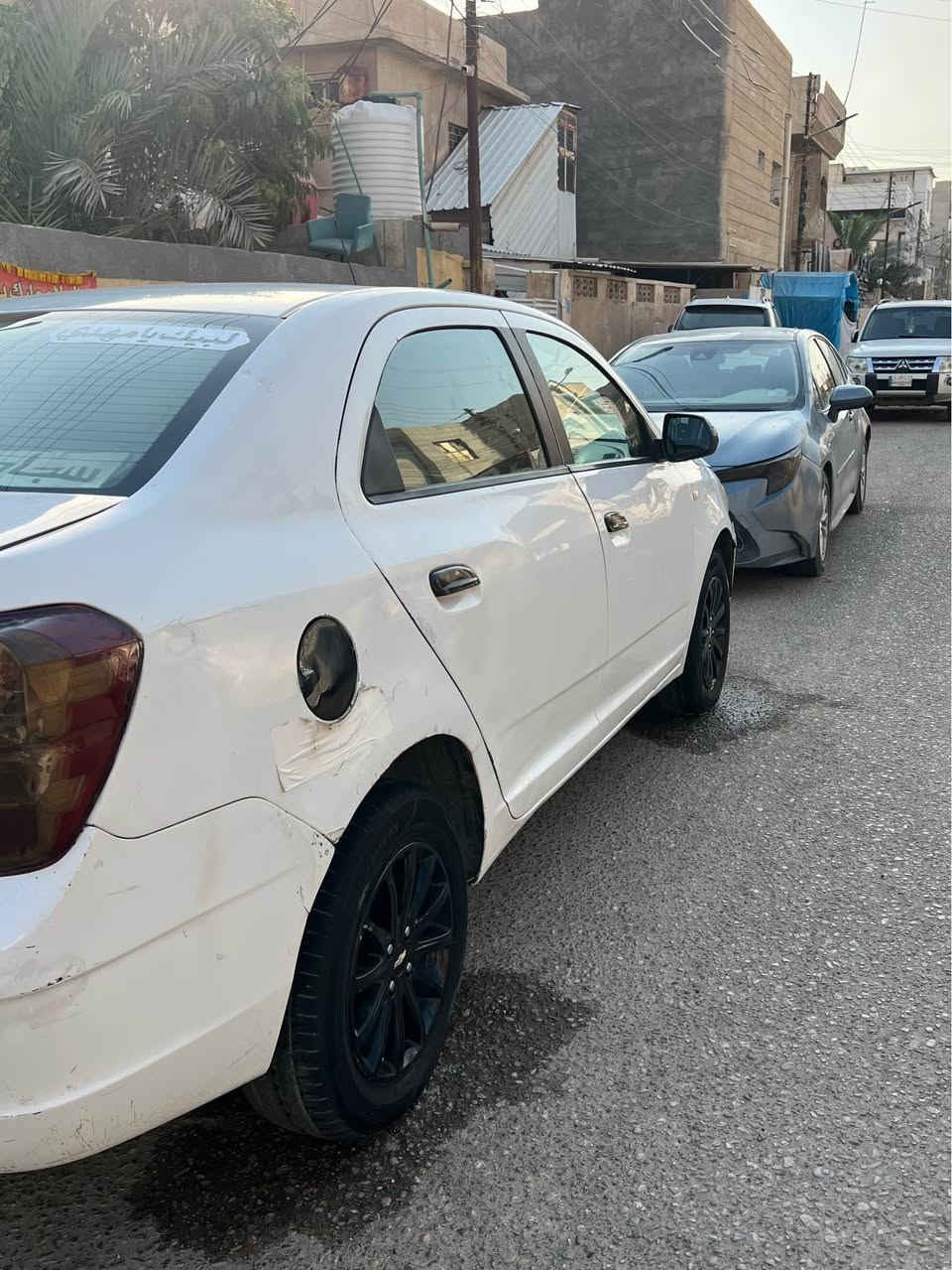 السيارة كير ومحرك وتبريد كلهن على الكفالة.
السيارة باسم بنت من أهل كركوك، والتحويل ثاني يوم
السيارة بيها ضربة بالجاملغ الخلفي اليمين وشوي من الباب والصفحه الثانيه هم جاملغ وشوي من الباب  (كما موضح بالصور إذا موجودة).
بيها طقطقة بدرام شفت وتصليحه تقريباً يكلف 50 ألف دينار.
* بيها بعض الملاحظات البسيطة الاعتيادية، لذلك سعرها 75ورقه وقابل للنقاش بالمعقول.

للاستفسار *********** البصرة, العراق
