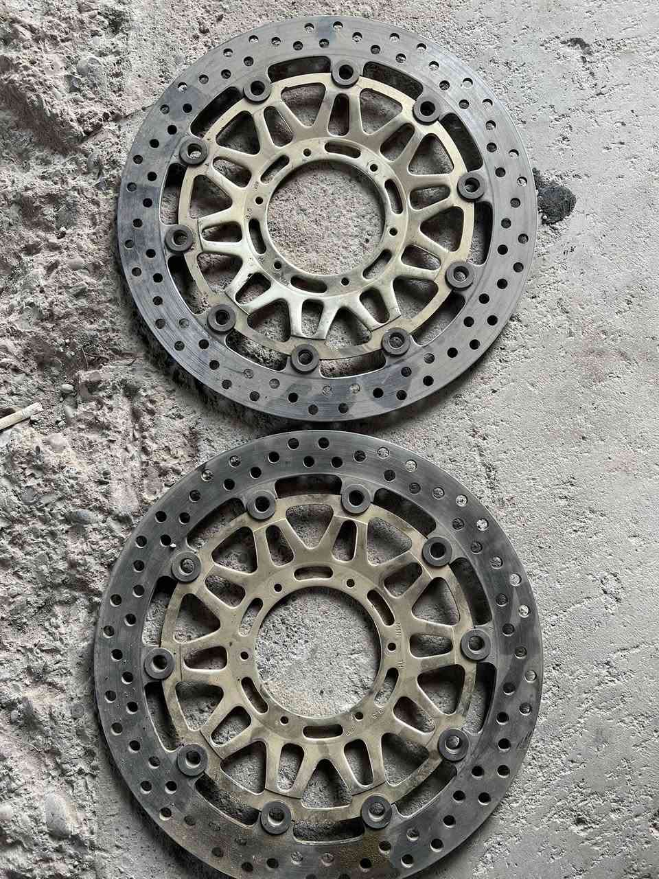 سلام عليكم شباب من رخصت الادمن فلمجات 929 بلاديات بدون اي عيب السعر 65 الف أشار بلاديات CBR F2 السعر 35 الف العنوان كركوك ***********
