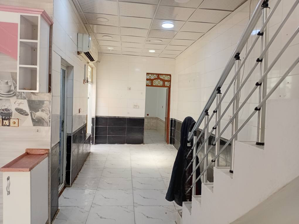 بيت رهن في نجف حي المكرمه قرب شارع طاقة وقرب جامع ابو فضل العباس مساحه ١٠٠متر تفاصيل بيت غرفة وصالة واستقبال مطبخ صحيات بناء جديد سعر رهن ٤٠ مليون مرجعت مكتب ابوحسنين العقار في نجف حي المكرمه قرب سواق ادم *********** النجف, العراق
