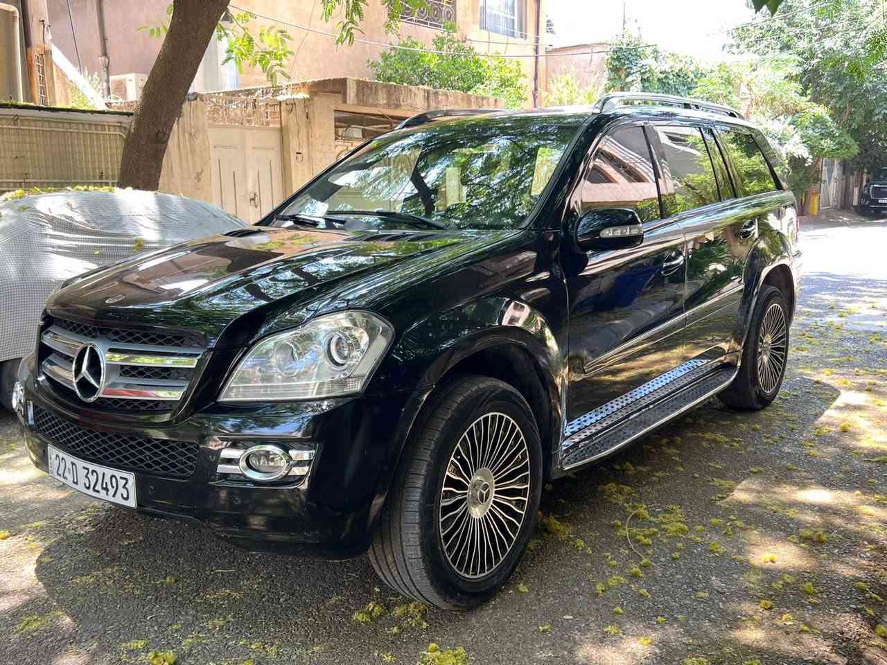 ***********للبيع مارسيدس GL حجم 350 موديل 2007 اصل فول مواصفات للخير
سياره جاهزه ما بيها نقص من جميع النواحي عليها سيرفز كامل
السياره كلين تايتل بدون اي حادث بدون ارباك بدون صبغ بلاد 
محرك  6 سلندر بلادي جديد مكفول كير اوتماتيك تعليك مكفول جيد
تبريد شغال ثلج يجي 4 قطع والسياره 7 راكب تبريد مركزي ثلج
داخل جديد 7 راكب دبل سلايد خلفي امامي شغالات بدون عطل
منضومت مي بل كامل جديده ومنضومت البانزين ايضا جديده 
سياره مسويلها سيرفز  كامل جاهزه بدون نواقص متحتاج اي شي 
سياره ميحتاج اذكر المواصفات الي بيها لين كلشي بالك مواصفات بيها فول للخير 
السعر المطلوب 95 ورقه وبي مجال للشراي  العنوان كركوك  الماص *********** رقم السياره اربيل دولي سنويه ورقم جديد 2029 كركوك, العراق
