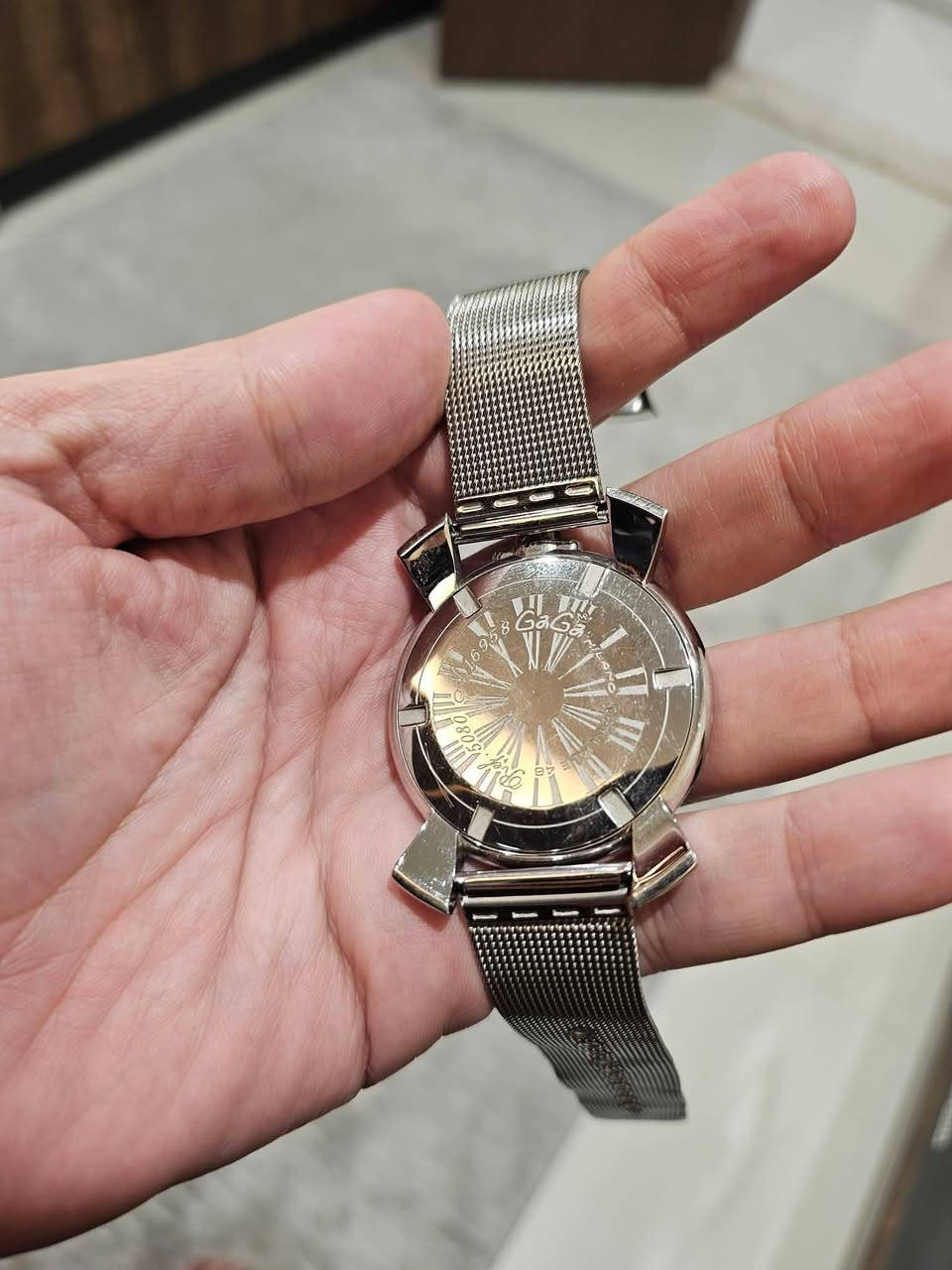 ⌚ ساعة أصلية – GaGa Milano
ساعة أنيقة من ماركة GaGa Milano الإيطالية، تصميم فاخر ومميز كاملة المرفقات 

🔹 الماركة: GaGa Milano

🔹 نوع الحركة: كوارتز (بطارية)

الحالة: استعمال خفيف 

السعر المطلوب: ٤٠٠ الف 

***********
