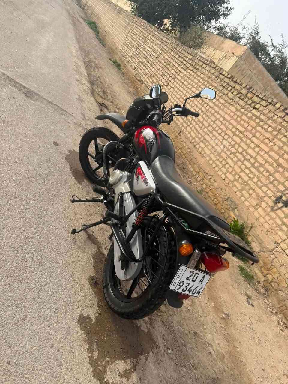 بوكسر. مكفول كفاله عامه من كلشي
مرقمة انكليزي لوحتين. العنوان بعقوبة 

***********
