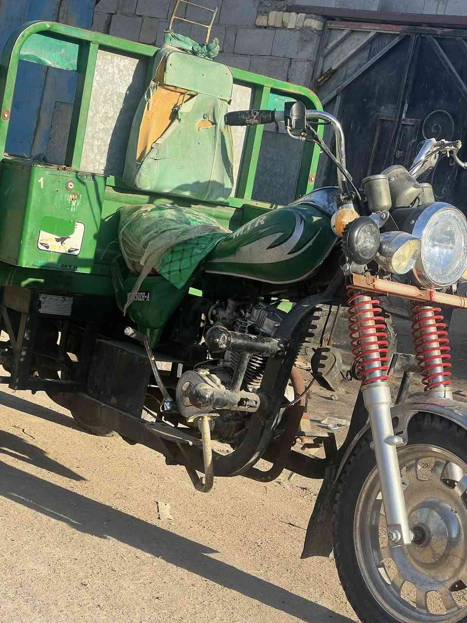 سلام عليكم من رخص صاحب الكروب  ستوته متيار ماناقصه ايشيء مديل 2015 اوراق ب واحد و300 وبيه مجال حك الجيه ***********
