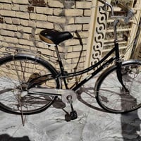 بيسكل البيع بدال وحساس حجمه 27 لون زيتوني سعره 80 وبي مجال قليل هذه رق...