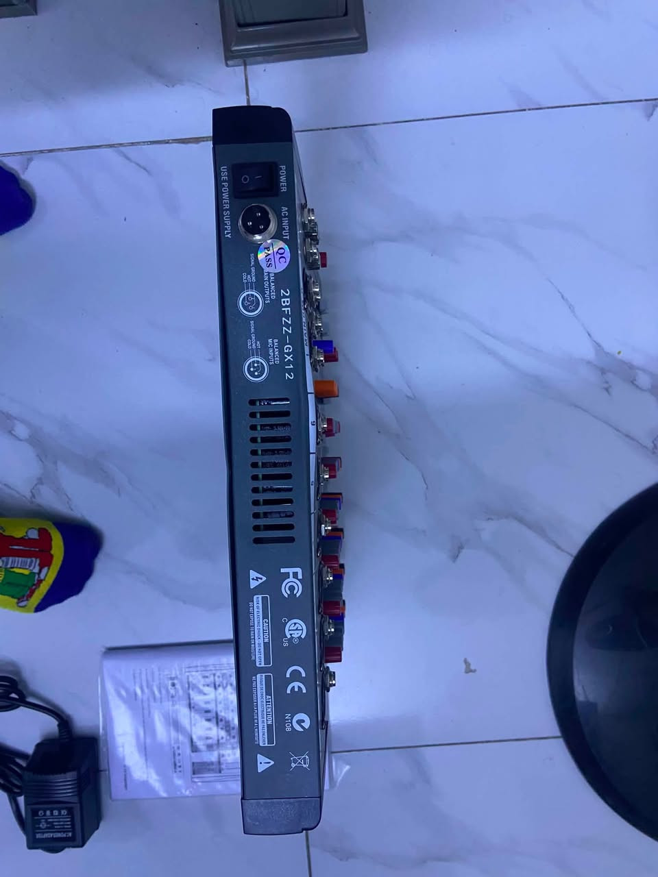 للبيع مزاد : مكسر صوت NXG GX6 - 6 قنوات
✓ فانتوم باور 48V لكل قناة
✓ EQ ثلاثي (Bass/Mid/Treble) لكل قناة
✓ بلوتوث + USB + مشغل MP3 ومسجل
✓ معالج تأثيرات رقمي (إيكو/ديلي)
✓ مخارج XLR متوازنة + AUX Send/Return + Effects
✓ مخرج سماعات رأس

مناسب لصوتيات المساجد، الأعراس، المناسبات، والبث المباشر. شغال 100%، يجي مع الصندوق الأصلي، دليل الاستخدام، والمحول الأصلي.
مزاد اعلى سعر بل عافية


**إذا كنت صاحب هذا الإعلان وتريد حذفه لأي سبب، رجاءا أرسل رسالة إلى الدعم الفني**