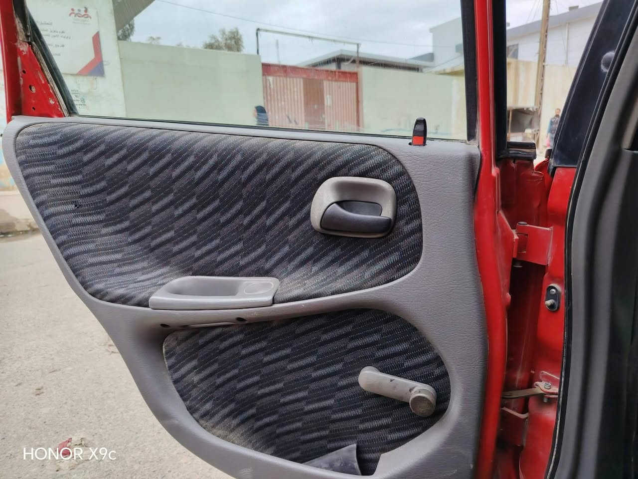 استرا موديل ٩٢ رقم دولي انبار باسمي شرط التحويل سنويه الى ال ٢٠٢٧ هزه جديده محرك ٢٠ كير محرك شرط تخم تاير جديد مصبوغه عام رش فقط مكفوله من طخه دواخل نظيفه سعرها ٤٠ وبيها مجال 
رقم الهاتف ***********
