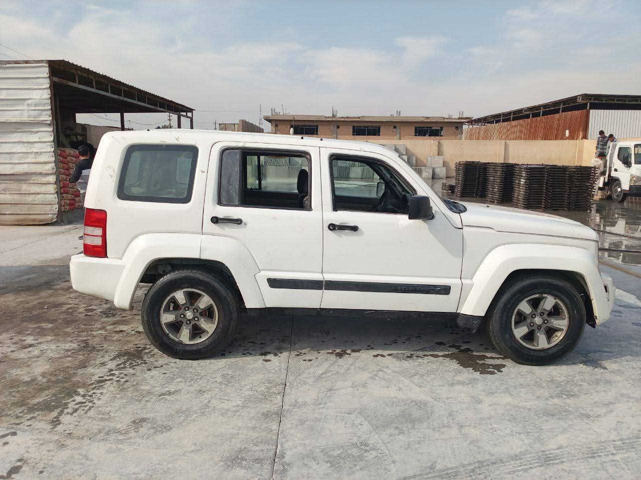 سيارة بيه حادث بل جتف الخلفي اسيار معمر ومصبوغه صبغ عام بيه نقوصات بسيطه *********** بغداد
