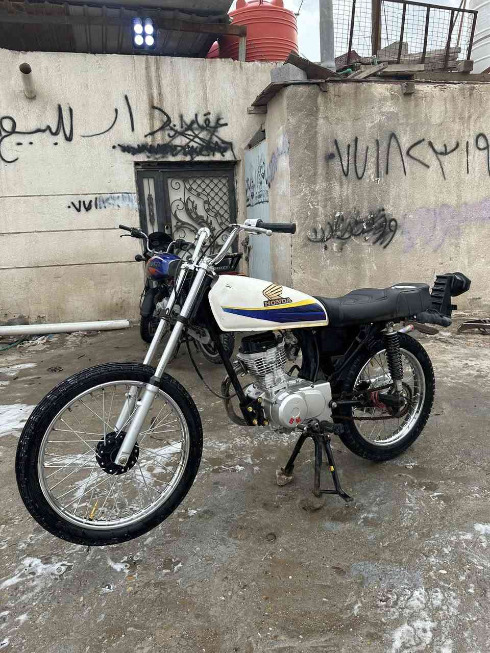 تعمير جديد سيجي بي ام مكينه بطله معدل شرط ١٣٠ صارله اقل شهر من معمره دراجه سامته ونصبه شوفه عينك سيبايه ثقيل كشن تفصال دواسات تفصال دراجه مرتبه وبرغي مامفتوح بيه سعره ٥٥٠ مجال حك الجيه مكاني كزيزه رقمي ***********
