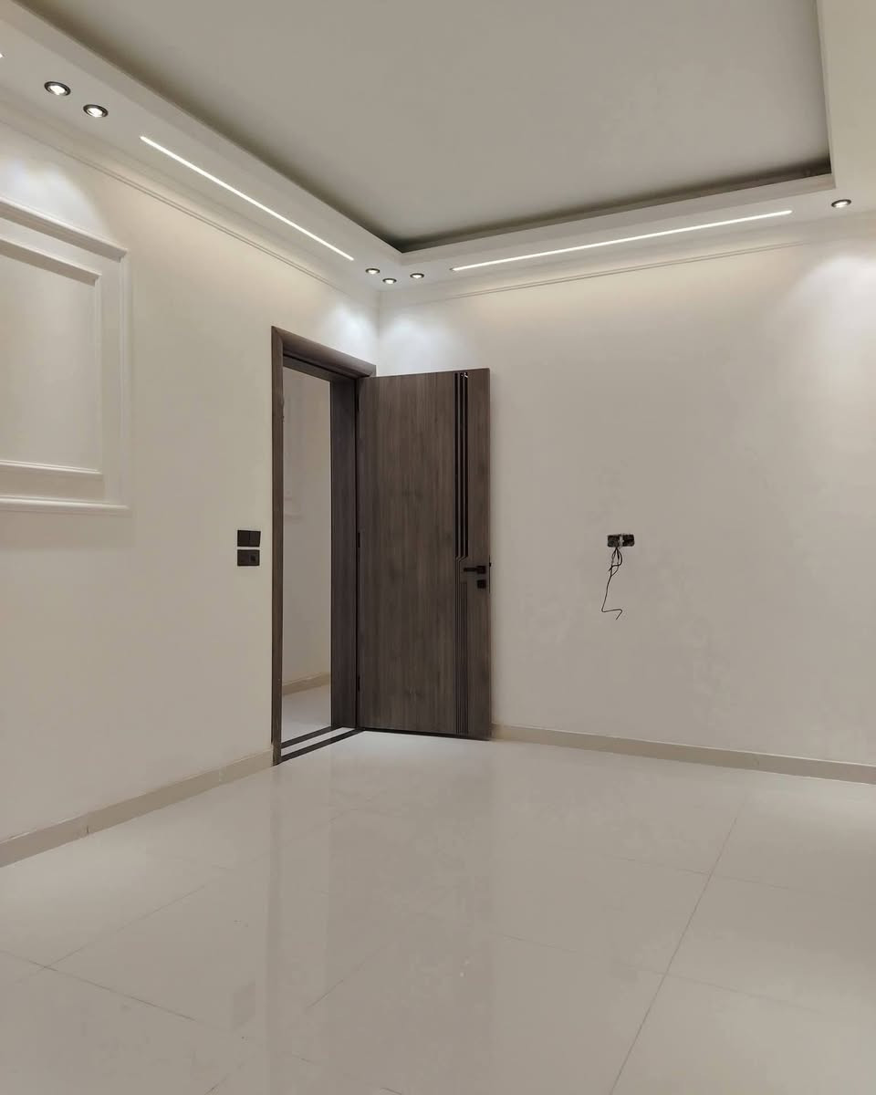 🏡 للبيع منزل في بغداد – حي الجهاد
✅ المساحة: 100 متر
✅ نوع الملكية: طابو ملك صرف
✅ الواجهة: 5 متر
✅ النزال: 20 متر
يحتوي المنزل على: 🔹 استقبال مريح
🔹 مطبخ
🔹 حمامين
🔹 3 غرف نوم
📍 الموقع: بغداد – حي الجهاد
للاستفسار والمعاينة: 📞 مكتب الجبل للعقار
📱 ***********
فرصة مناسبة للسكن العائلي وفي منطقة مخدومة.وجميلة جدا والسعر مناسب جدا
