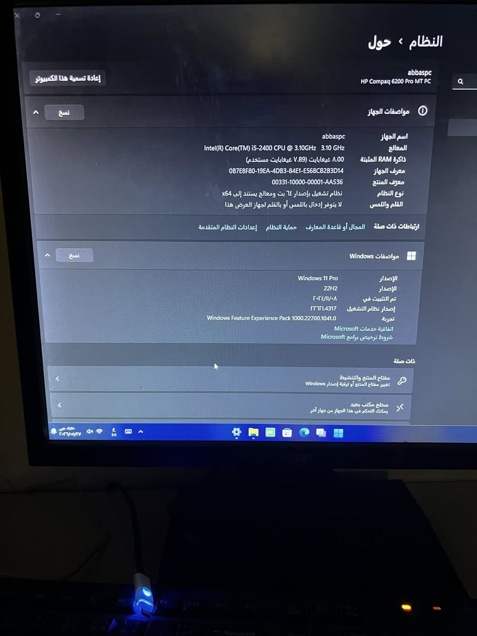 حاسبة جيمنج  متكاملة للبيع (HP Compaq 6200 Pro MT) 🖥️  ب (175 الف )
الحاسبة نظيفة جداً وجاهزة للاستخدام المباشر (للدراسة، العمل، والألعاب مثل GTA V). مضاف لها كارت شاشة خارجي ونظام خزن مزدوج فائق السرعة، ومحملة بـ أكثر من 40 لعبة جاهزة!
⚙️ المواصفات الفنية (Specifications):
 المعالج (CPU): Intel® Core™ i5-2400 بتردد يصل إلى 3.10 GHz (قوي واعتمادي للمهام اليومية والألعاب المتوسطة).
 التخزين (Storage): نظام هاردات مزدوج يجمع بين السرعة والمساحة:
 هارد SSD: فائق السرعة مخصص للنظام والبرامج لضمان إقلاع الحاسبة بثوانٍ وسلاسة تامة بالاستخدام.
 هارد HDD: مساحة إضافية مخصصة لخزن الألعاب والملفات الكبيرة.
 الذاكرة العشوائية (RAM): 8 جيجابايت (تتكون من 4 مسارات/Sockets، مما يعطي استقراراً ممتازاً للنظام).
 كارت الشاشة (GPU): NVIDIA GeForce GT 630 بمساحة فعلية 4 جيجابايت (4096 MB Dedicated VRAM) ويصل مع الرام إلى أكثر من 8 جيجابايت تفاعلي.
 النظام الافتراضي: Windows 11 Pro (محدث ومستقر بالكامل).
 الكيس (Case): كيس HP Compaq الأصلي، متين ويتحمل الشغل الطويل، مع منافذ USB أمامية وخلفية متعددة.
🎮 أداء الألعاب (Gaming Performance):
الحاسبة مجهزة ومحملة بـ أكثر من 40 لعبة متنوعة مسبقاً، وتتميز بتشغيل ألعاب مشهورة بشكل ممتاز، مثل:
 GTA V (شغالة وسلسة بدون مشاكل)
 ألعاب كرة القدم (PES / FIFA الإصدارات المتوافقة)
 باقة ضخمة تزيد عن 40 لعبة كلاسيكية وجيمنج خفيف جاهزة للعب فوراً دون الحاجة لتحميل.
📌 ملاحظات إضافية:
 بفضل هارد الـ SSD، الحاسبة سريعة جداً وممتازة لطلاب الجامعات (بحكم تحملها لبرامج الدراسة والتصاميم) وبنفس الوقت ممتازة للتسلية والألعاب.
 نظيفة ومفتوحة للفحص بالكامل قبل الشراء.
📞 السعر وتفاصيل التواصل: (175 الف) دينار عراقي.
للمهتمين يرجى المراسلة على الخاص أو الاتصال على الرقم: ***********.
