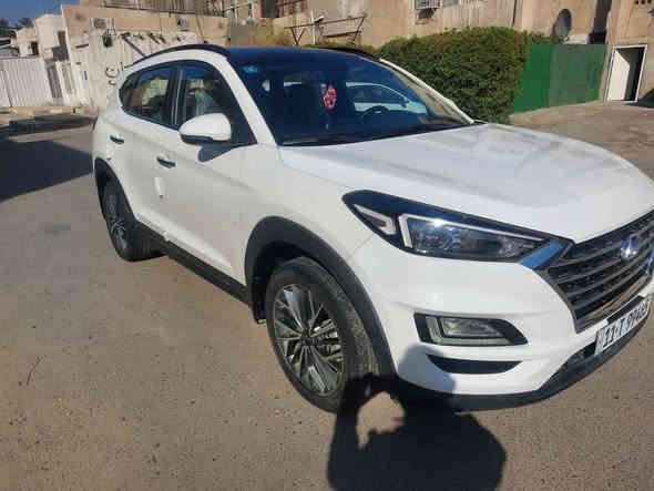 عندي توسان ٢٠١٩ خليجية زيرو فول ١/١ ماشية ١٧ الف حقيقي وكالة الكاصد محرك ٢٠٠٠ دوش رقم بغداد الإنكليزي بسمي سنوية وهزة جديدة مكفولة كفالة عامة من كل شي من الشخط والبارد والصبغ استلمتها زيرو وغلفتها جياسة الشركة بيها نانو سيراميك وغلفت الارضيات جلد مواصفاتها بصمة بانوراما كشنات جلد لونين كرسي كهرباء حساس أمامي خلفي مري شفط شاحن شاشة وكامرة وسعر السيارة ٢٢٣ ورقة بيها شي بسيط حك الجية للاتصال ت (***********) موجودة السيارة في زيونة بغداد
