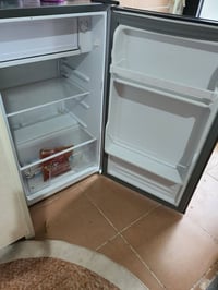 ثلاجة • أغراض للبيع • رخصة الادمن