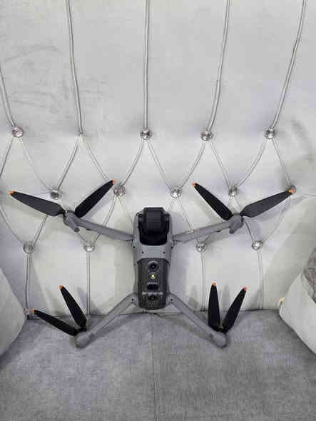 للبيع درون dji air 3Sنظيفة جدا مع كامل الملحقات مثل ماموجود بالصور استخدام قليل العنوان كربلاء
