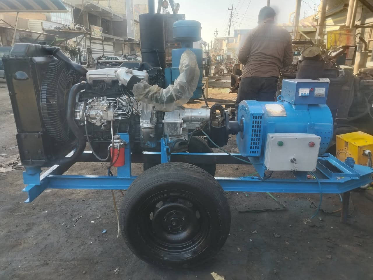 تحيه طيبه للبيع مولد كيا 2701 بنكو نضيفه جدا مع راس توليد ماكزيما 30KVA مكان نجف *********** سعر  15
