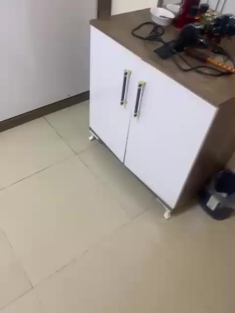 سلام عليكم من رخصت الادمن غرفة 5 قطع استعمال قليل السعر 150 الف ***********7.
