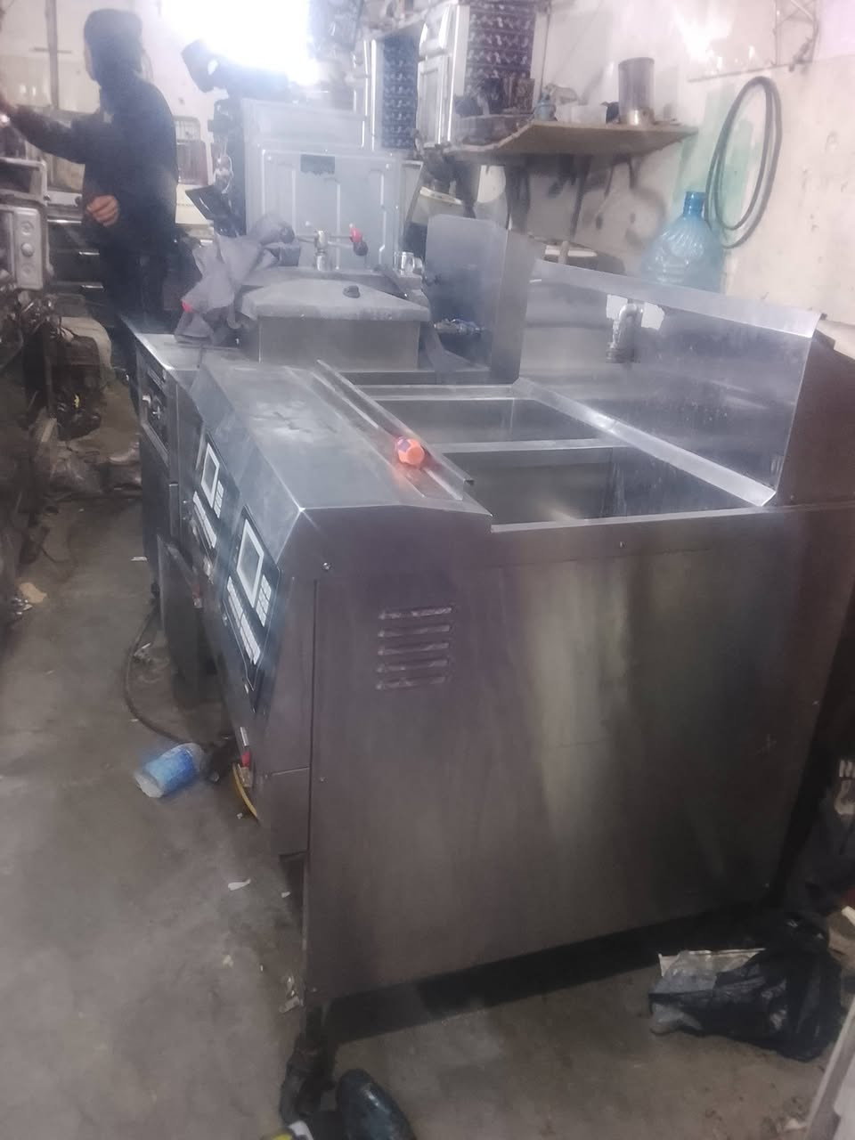 ورشه رائد العبيدي تصليح كافه انواع طباخات وصوبات النفطية والكهربائية والغازية ومكان المطاعم ومبردات والكنفيرات الرمادي التأميم القادسيه الثانيه مقابيل صيدليه الخليج العربي ***********واتساب
